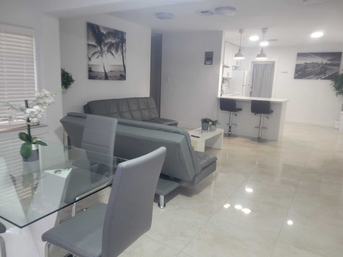 ♚The CHIC Apt♚2BR|Near Beach|Port|Airport|Las Olas