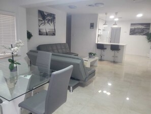 Interior - ♚The CHIC Apt♚2BR|Near Beach|Port|Airport|Las Olas (Fort Lauderdale)