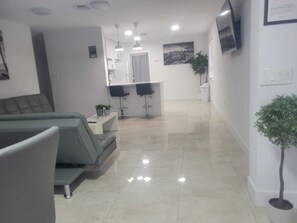 Interior - ♚The CHIC Apt♚2BR|Near Beach|Port|Airport|Las Olas (Fort Lauderdale)