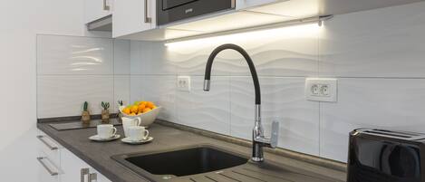 Studio (4 guests) | Private kitchenette | Coffee/tea maker, electric kettle