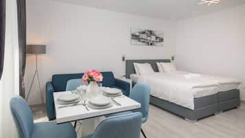 Studio (4 guests) | In-room safe, soundproofing, iron/ironing board, free WiFi