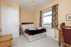 Apartment, 2 Bedrooms | 2 bedrooms, iron/ironing board, free WiFi, bed sheets