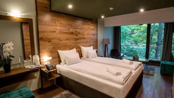 Suite Junior | Minibar, una cassaforte in camera, una scrivania, tende oscuranti
