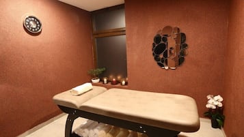 Behandlungsräume für Paare, Sauna, Körperbehandlungen, Sportmassagen