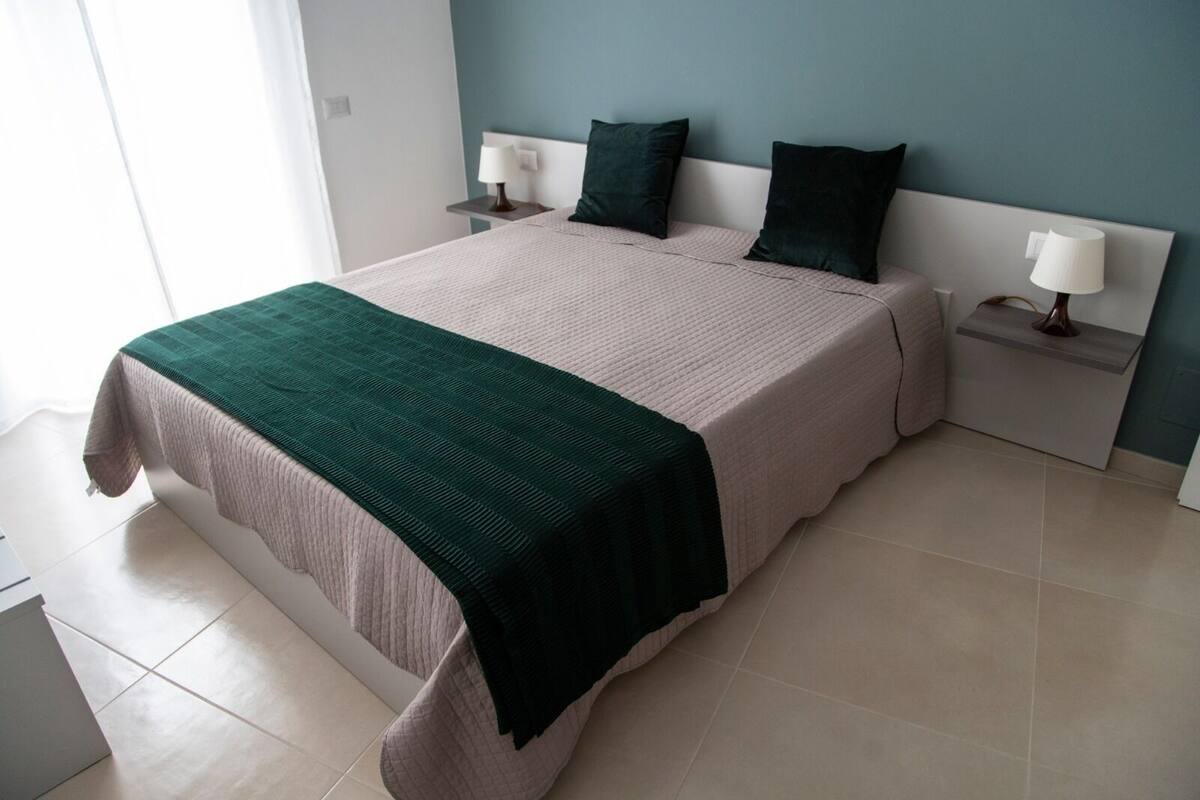 Rollaway beds, free WiFi