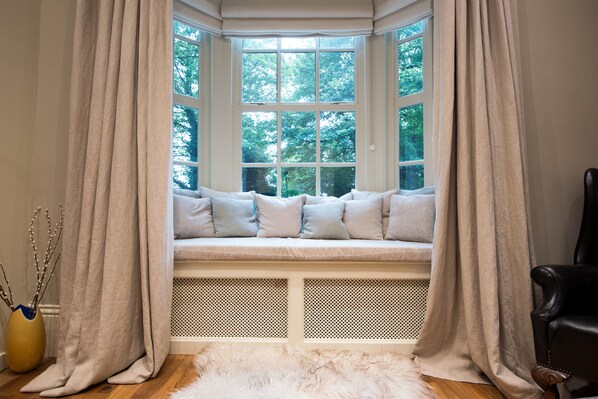 Apartment | Living room | Flat-screen TV, DVD player - Apartment 1 The Grove (Durham)