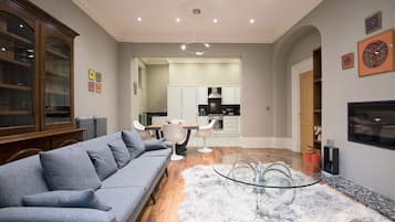 Apartment | Living area | Flat-screen TV, DVD player