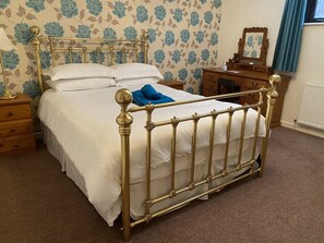 Kahden hengen comfort-huone, 1 suuri parisänky | Minibaari, ilmainen Wi-Fi, vuodevaatteet