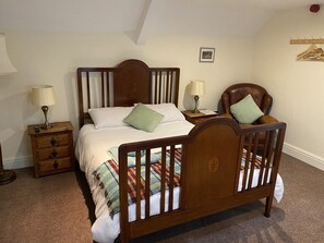 Kahden hengen comfort-huone, 1 suuri parisänky | Minibaari, ilmainen Wi-Fi, vuodevaatteet