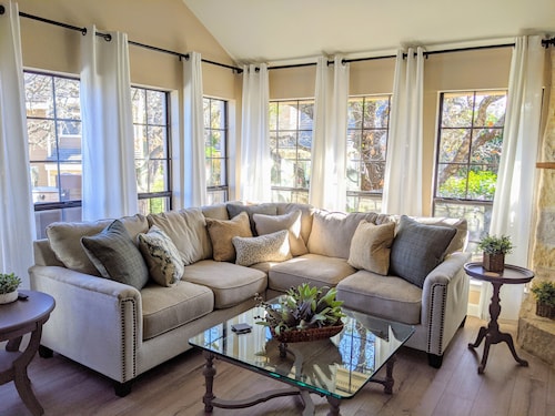 🌟LOCATION! Very Nice 2 BD 2BA Directly Across From Resort-Pool Grill Sleeps 6🏊