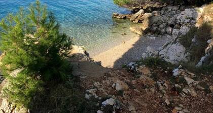 5 bedroom holiday home by the sea in Njivice