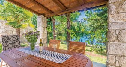 Maison de vacances de 5 chambres en bord de mer Ă Njivice