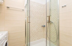 Hair dryer, towels, toilet paper - 5 bedroom holiday home by the sea in Njivice (Njivice)