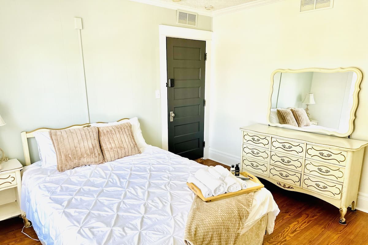 Suite, salle de bains commune (Sunrise ) | 1 chambre