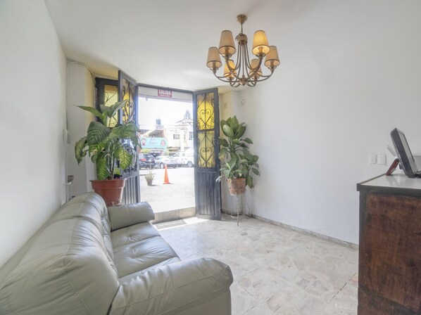 Área de estar no saguão