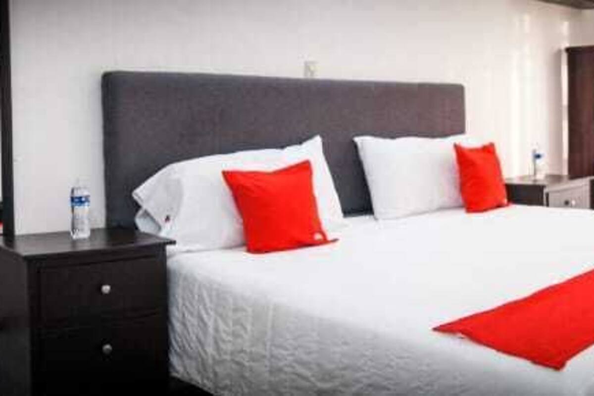 Quarto família, 1 cama King | Wi-Fi de cortesia, roupa de cama