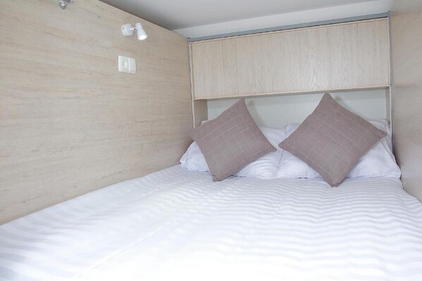 Bed in 6 Bed Capsule Dormitory