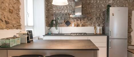 Réfrigérateur, four, plaque de cuisson, lave-vaisselle