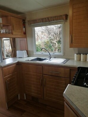 Private kitchen - Steading Holidays - Croft Caravan (Acharacle)