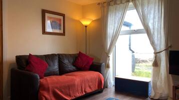 Family Cottage | Living room | Flat-screen TV, DVD player
