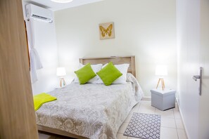 3 chambres, fer et planche à repasser, Wi-Fi, draps fournis