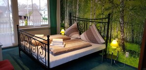 Habitación doble superior | Decoración personalizada, muebles diferentes y wifi gratis