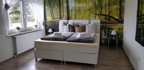 Habitación doble superior | Decoración personalizada, muebles diferentes y wifi gratis