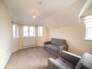 LCD TV - Aldershot Saz Living (Aldershot)