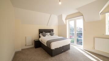 Individually furnished, desk, free WiFi, bed sheets