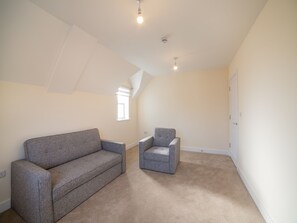 LCD TV - Aldershot Saz Living (Aldershot)