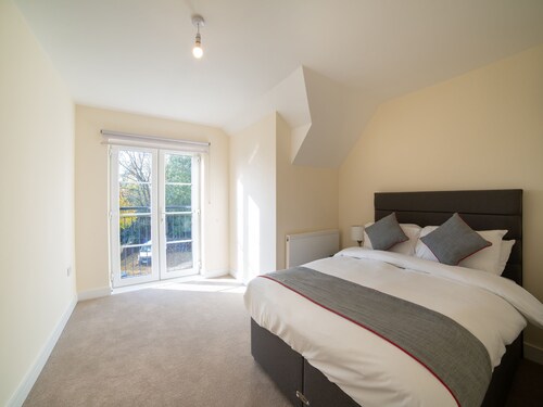 Aldershot Saz Living