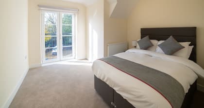 Aldershot Saz Living