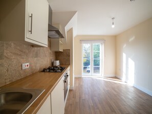 Apartment, 1 Bedroom (2 Guests) | Private kitchen | Electric kettle - Aldershot Saz Living (Aldershot)