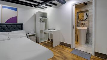 Kamar Double Standar, 1 Tempat Tidur Double | Meja kerja, Wi-Fi gratis, dan seprai linen