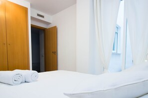 2 chambres, fer et planche à repasser, Wi-Fi gratuit, draps fournis