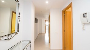 A hallway with a wooden door, a security camera, and a handrail. - "The QUEEN" New, fancy and relaxing. Beach & WIFI (València)
