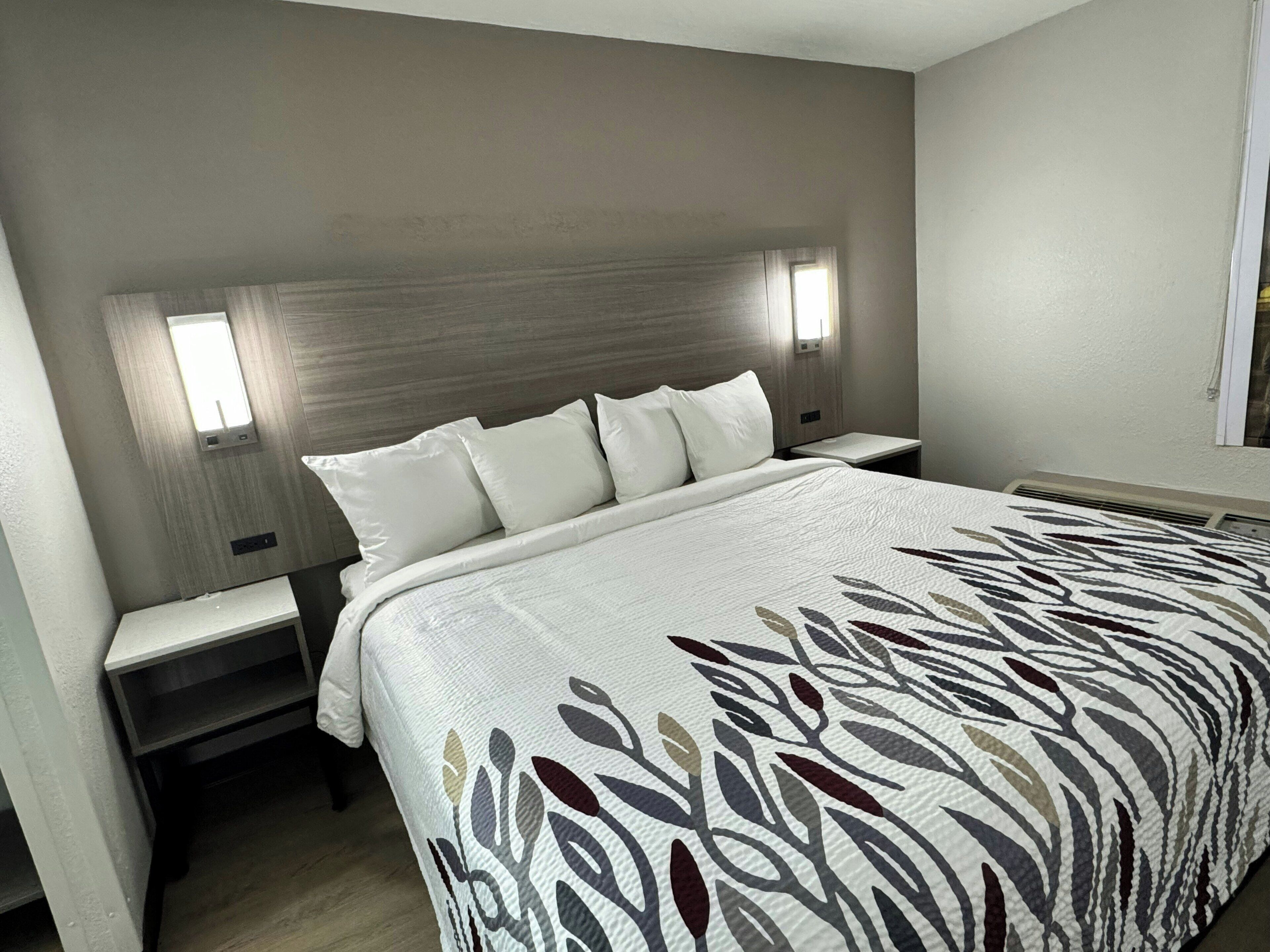 Down duvets, individually decorated, individually furnished, desk