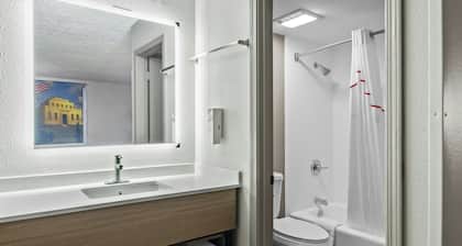 Red Roof Inn Radcliff - Fort Knox