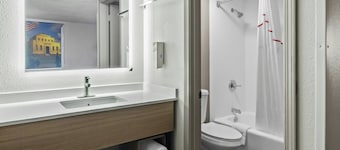 Red Roof Inn Radcliff - Fort Knox