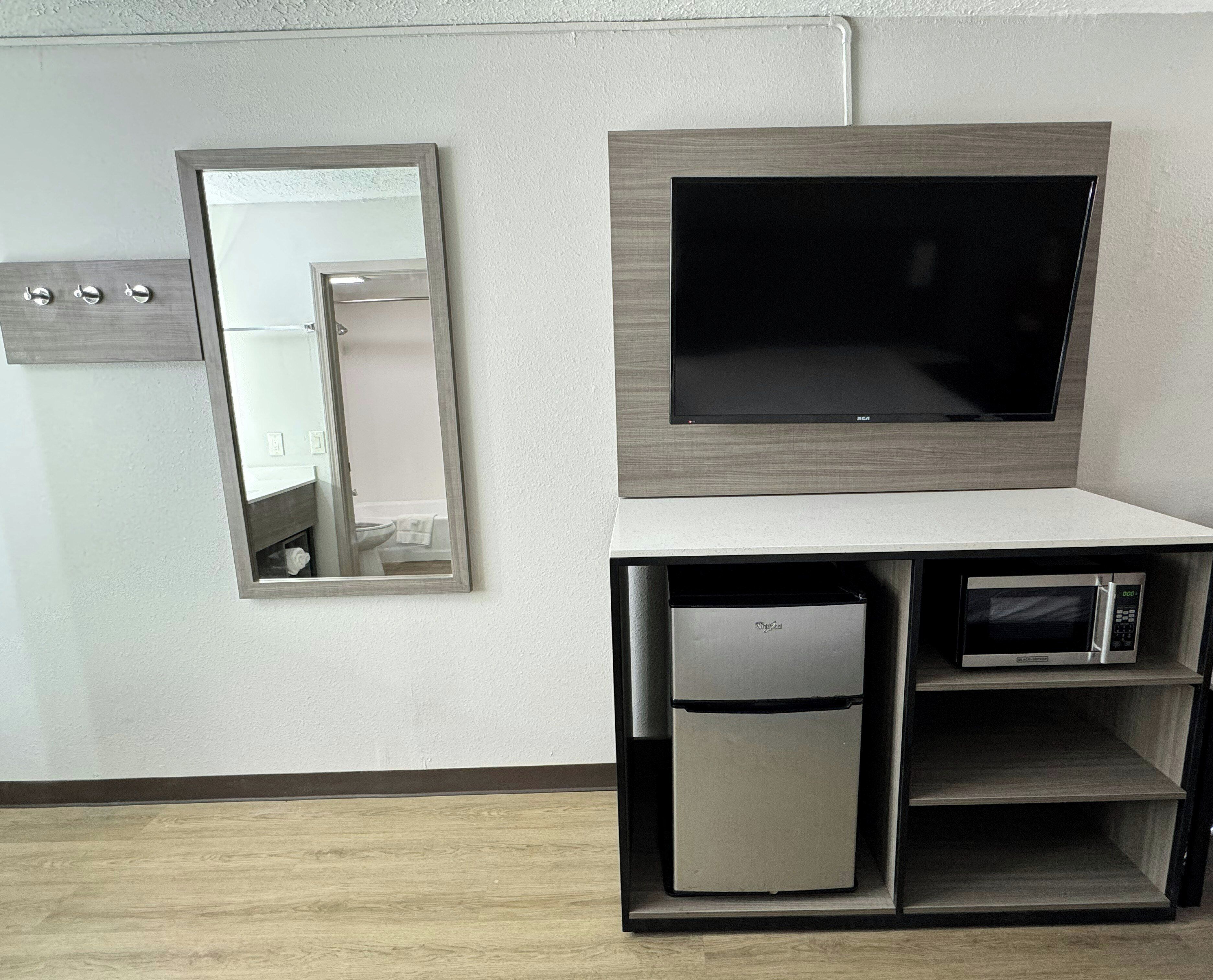 Down duvets, individually decorated, individually furnished, desk