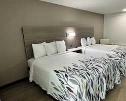 Cubrecamas, decoración personalizada, muebles diferentes y escritorio