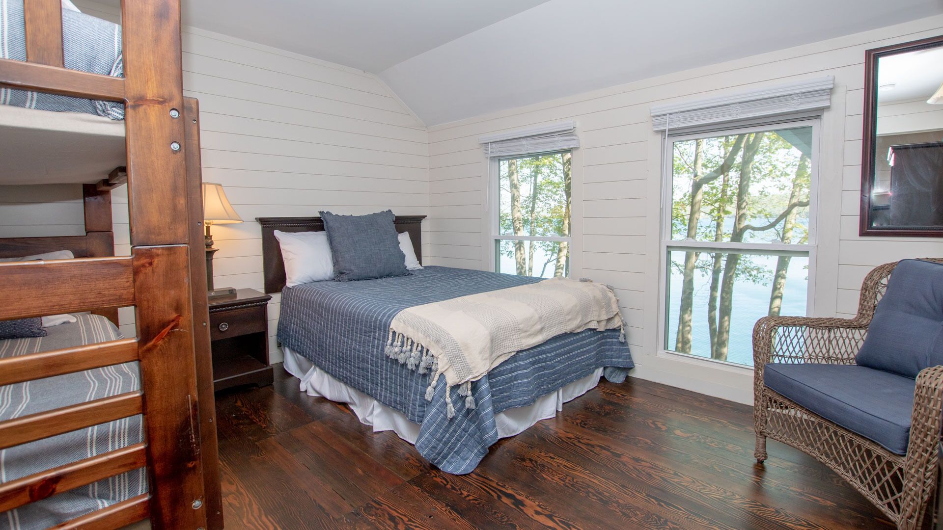 Fossil Beach \Canandaigua Lake Retreat and Memorable Views