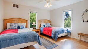 3 bedrooms, iron/ironing board, WiFi, bed sheets