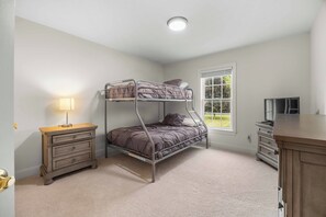6 bedrooms, iron/ironing board, WiFi (free), bed sheets - Gracie's Place: Stunning Lakefront Escape on Seneca Lake! (Romulus)