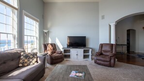 TV, fireplace - Gracie's Place: Stunning Lakefront Escape on Seneca Lake! (Romulus)