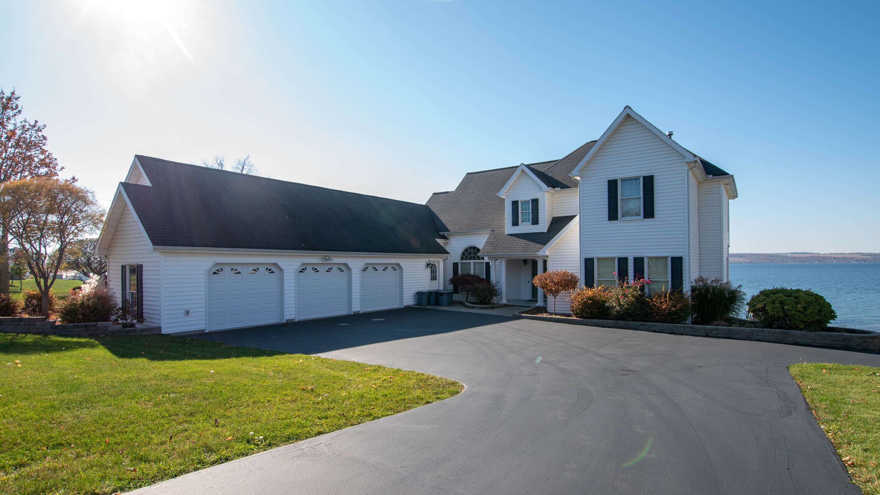 Gracie's Place: Panoramic Sunset Views on Seneca Lake!
