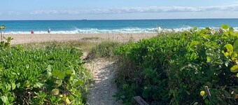 Perfect Island Retreat! - Steps to beach- Hot Tub!