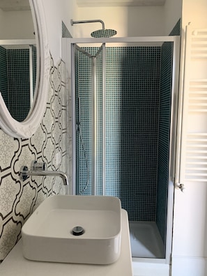 Shower, free toiletries, hair dryer, bidet - Palazzo Samà (Catanzaro)
