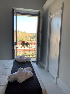 Soundproofing, iron/ironing board, free WiFi, bed sheets - Palazzo Samà (Catanzaro)