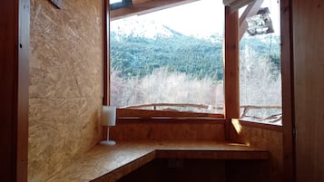 Tree House | Individually decorated, laptop workspace, free WiFi